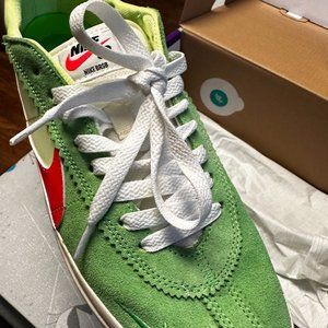 Nike BRSB Mens 9.5 (EUR 43) Ghost Green/Bright Crimson